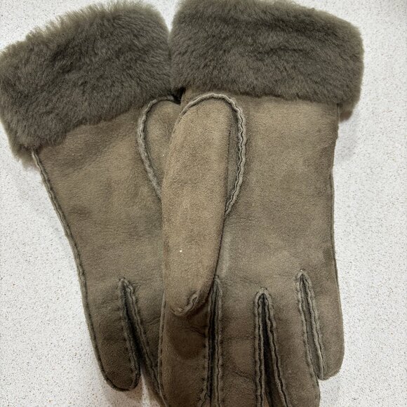 Used - UGG Green Shearling Gloves - Picture 2 of 7